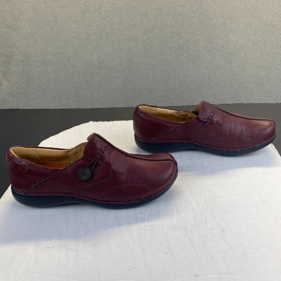 Clarks Un Structured Un.Loop Button Slip On Shoe Burgundy  Size 9M - Picture 1 of 12